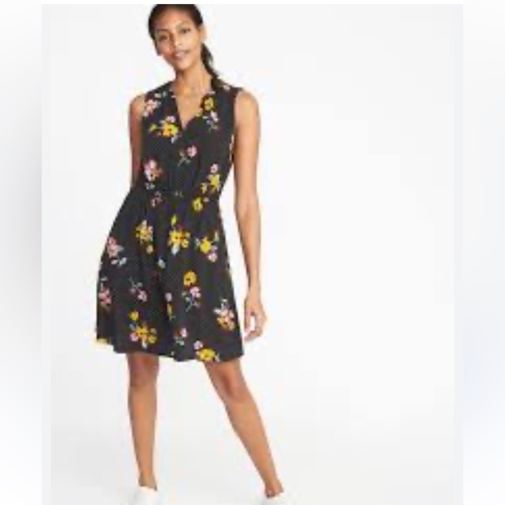 NWOT - Old Navy - Waist Defined Sleeveless V-Neck Mini Dress - Size Medium